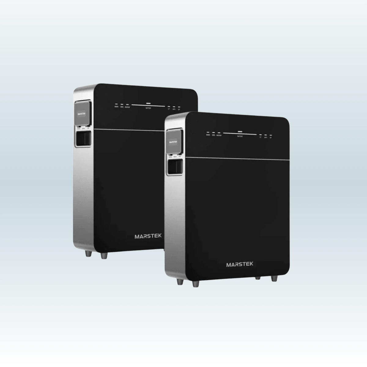 Marstek Venus E V3, twee batterijen naast elkaar schuin van voren, zwarte voorkant met zilveren zijkant