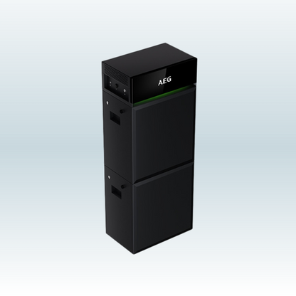 AEG Solarcube AS-BBL09 met twee gestapelde batterijmodules onder de bovenste unit, schuin van voren