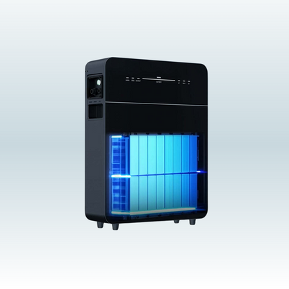 Marstek Venus E V3 met doorzichtige voorkant, zodat je de batterijcellen binnenin blauw ziet oplichten