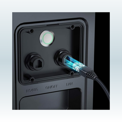 Marstek Venus E V3 close-up van de aansluitingen RS485, aan/uit-knop en LAN, met netwerkkabel erin